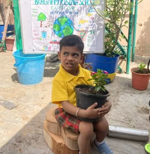 earth day activity celebrated at bragnam pre school zirakpur, punjab (14)
