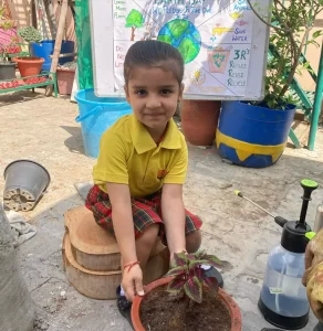 earth day activity celebrated at bragnam pre school zirakpur, punjab (16)