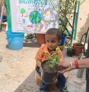 earth day activity celebrated at bragnam pre school zirakpur, punjab (3)