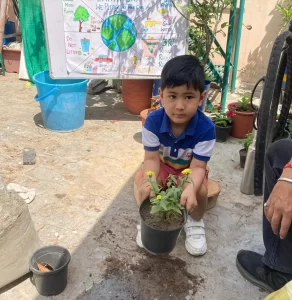 earth day activity celebrated at bragnam pre school zirakpur, punjab (4)