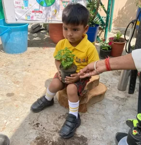 earth day activity celebrated at bragnam pre school zirakpur, punjab (5)