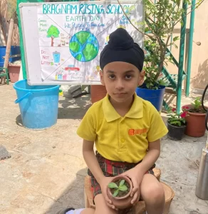 earth day activity celebrated at bragnam pre school zirakpur, punjab (7)
